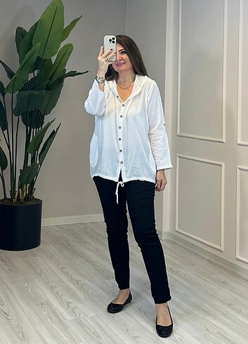 Zara Sırtı dantel detaylı kapşonlu gömlek