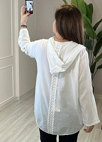 Sırtı dantel detaylı kapşonlu gömlek - Görsel 7