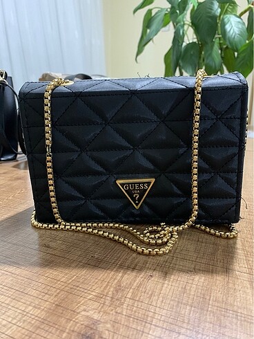 askılı guess çanta