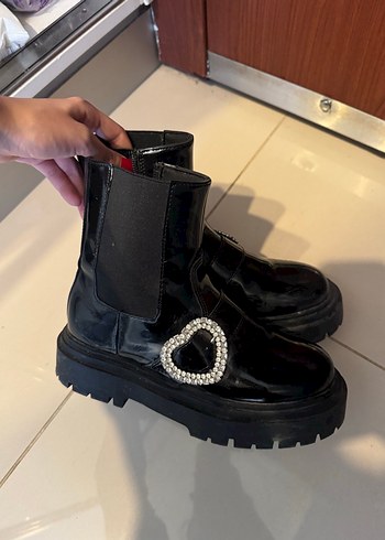 Zara Siyah Parlak Bantlı Gotik Platform Bot - Görsel 2