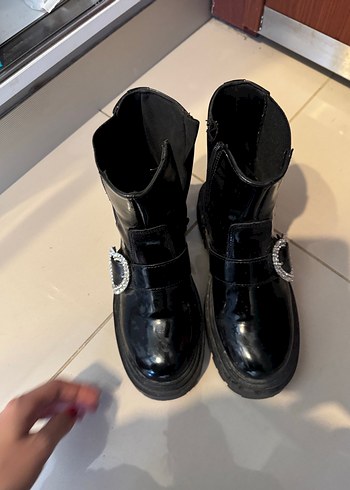 Zara Siyah Parlak Bantlı Gotik Platform Bot - Görsel 4