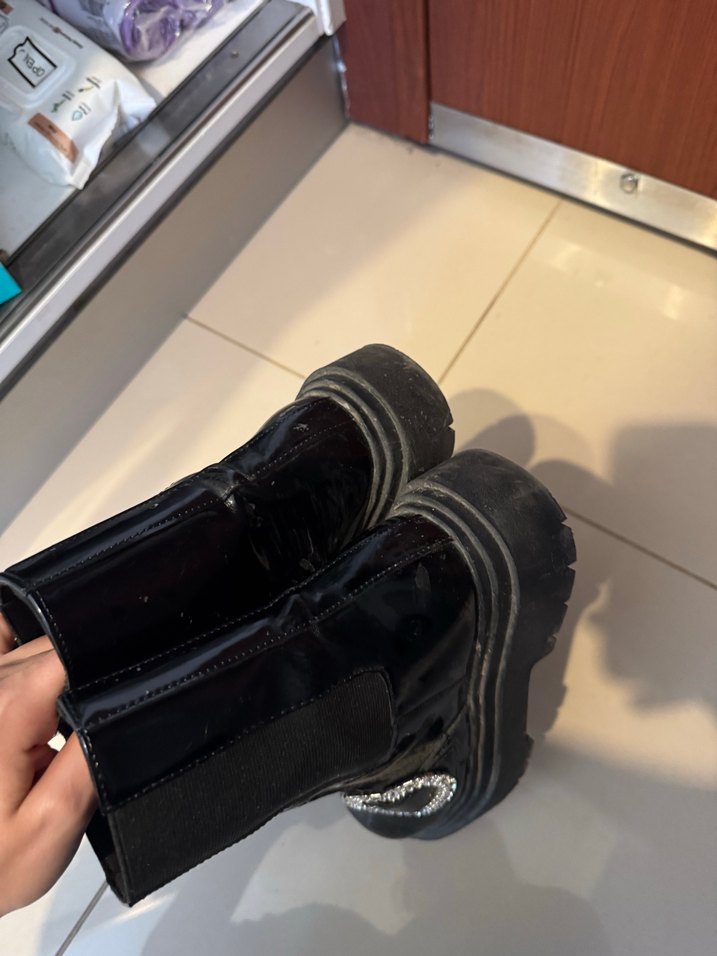 Zara Siyah Parlak Bantlı Gotik Platform Bot - Görsel 5