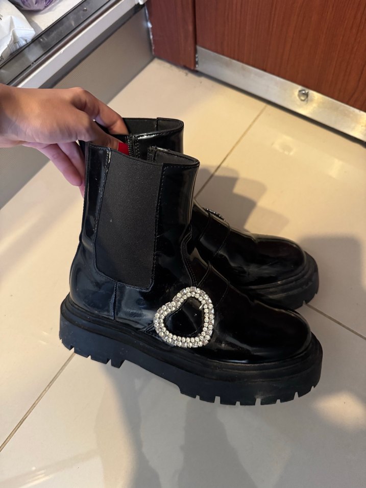 Zara Siyah Parlak Bantlı Gotik Platform Bot - Görsel 2