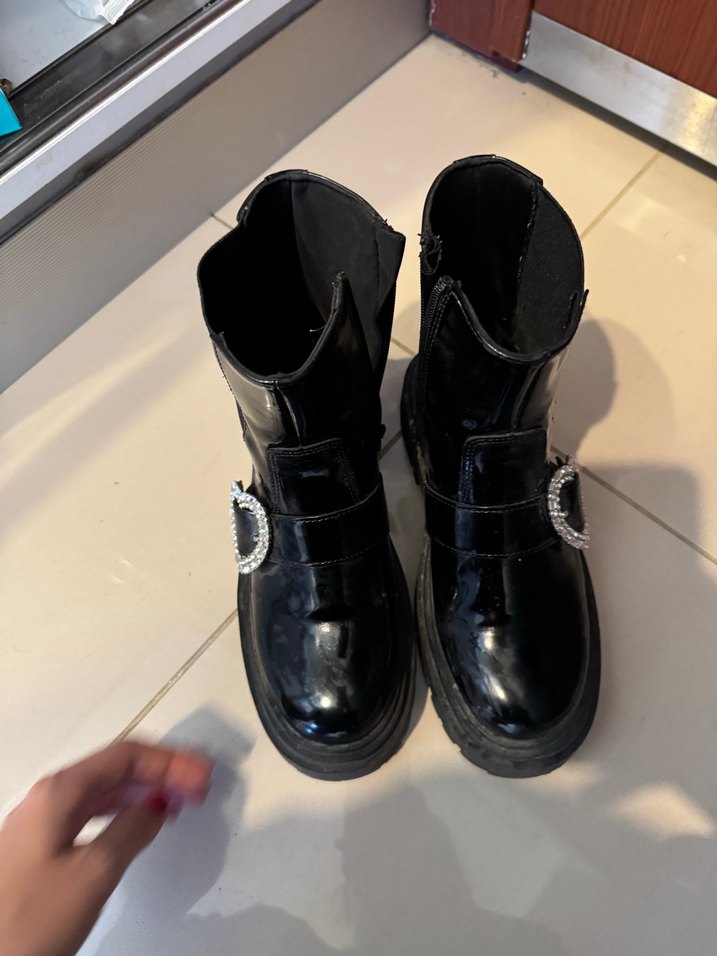 Zara Siyah Parlak Bantlı Gotik Platform Bot - Görsel 4