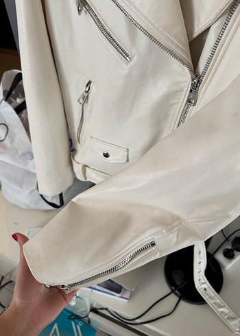 Zara Beyaz Deri Zipperli Kadın Ceket - Görsel 4