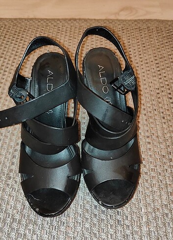 Aldo marka dolgu topuk sandalet
