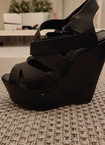 Aldo Aldo marka dolgu topuk sandalet