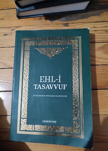  Çeşitli din kitapları.