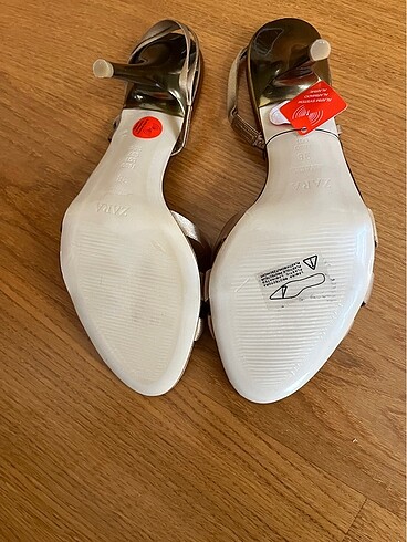 38 Beden camel Renk ZARA Karamel Sandalet