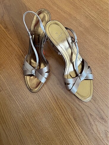 ZARA Karamel Sandalet