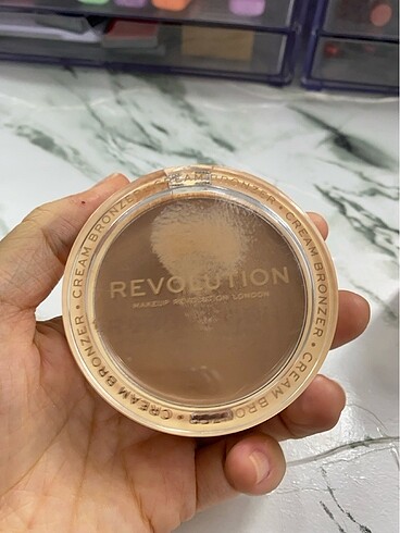 Revolution cream bronzer