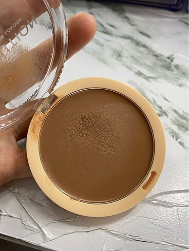 Beden Revolution cream bronzer