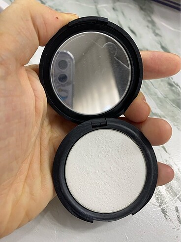 Beden Makeup forever