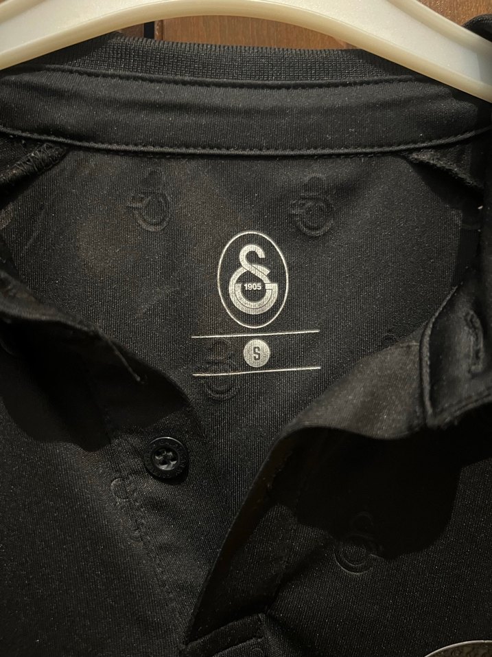 Siyah Galatasaray Baskılı Polo Tişört Orjinal Gs store - Görsel 2