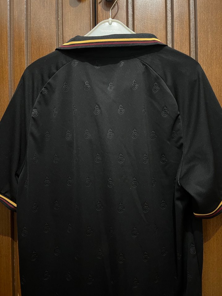 Siyah Galatasaray Baskılı Polo Tişört Orjinal Gs store - Görsel 3