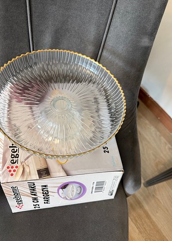 Altın Kenarlı Ayaklı Cam Servis Tabağı - Görsel 2