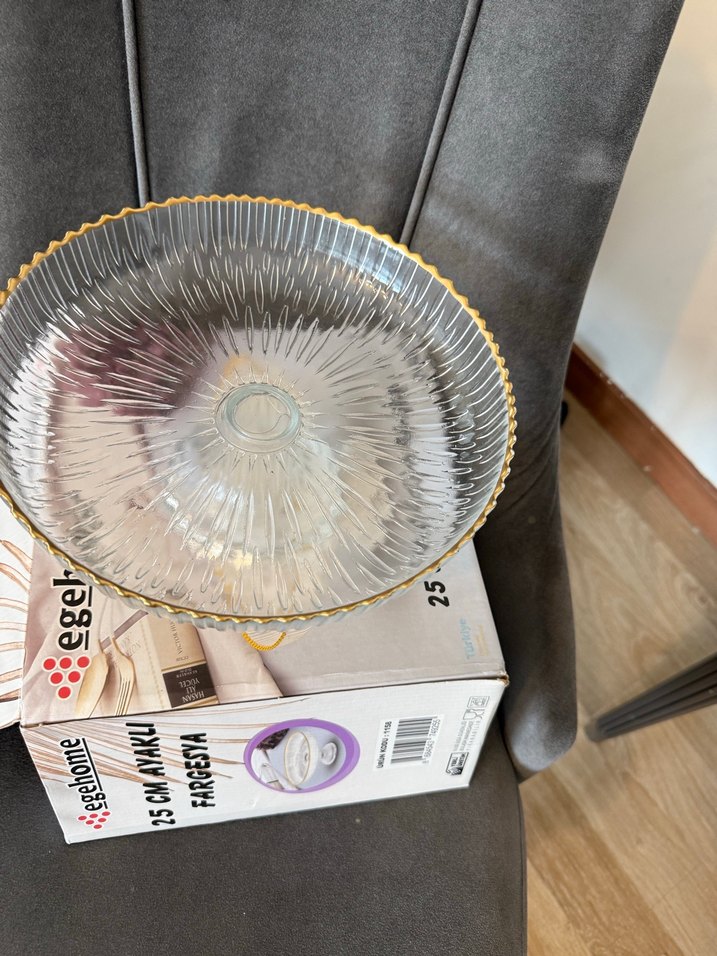 Altın Kenarlı Ayaklı Cam Servis Tabağı - Görsel 2