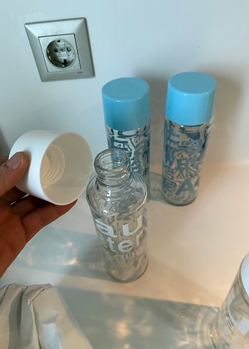 Pastel Mavi Kapaklı Şeffaf Su Şişesi - Görsel 2