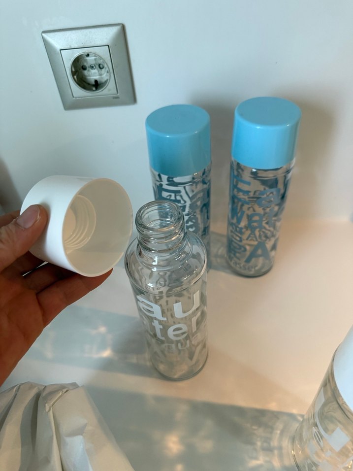 Pastel Mavi Kapaklı Şeffaf Su Şişesi - Görsel 2