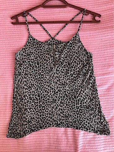 Leopar desenli askılı bluz