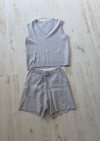 Gri Kolsuz Triko Süveter ve Şort Takım - Görsel 3