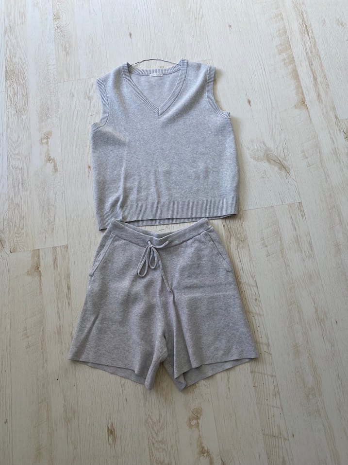 Gri Kolsuz Triko Süveter ve Şort Takım - Görsel 3
