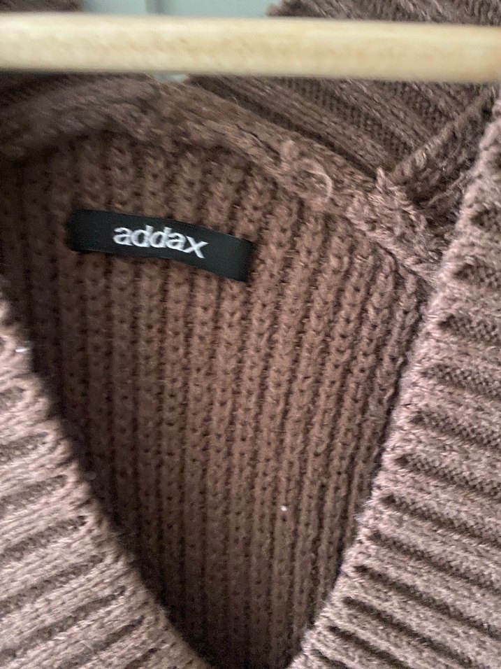 Kahverengi V Yakalı Örgü Kadın Süveter - Görsel 2