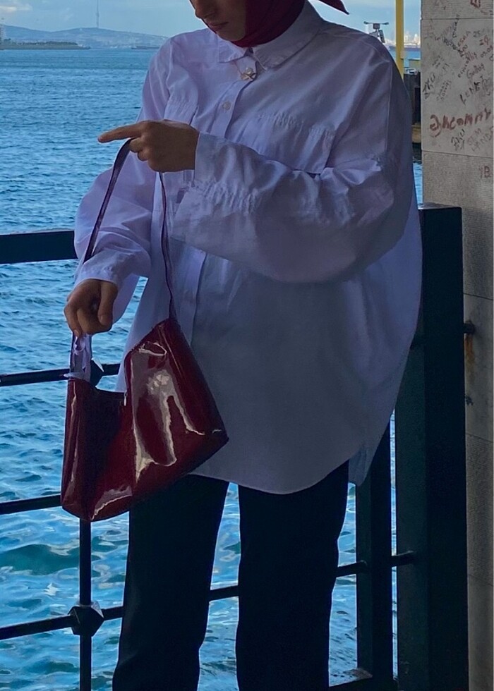 Kolları büzgülü Beyaz Gömlek - Görsel 3