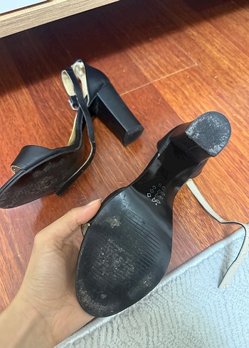 Siyah topuklu ayakkabı - Görsel 3
