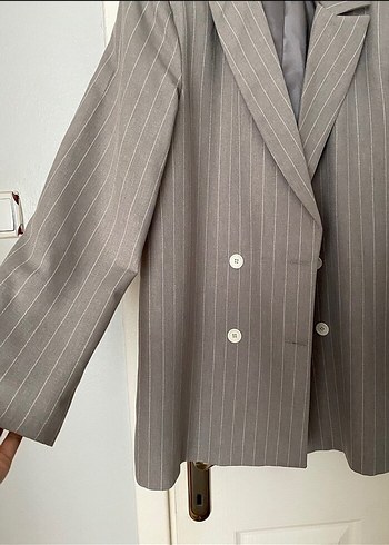 Gri beyaz çizgili blazer ceket - Görsel 2
