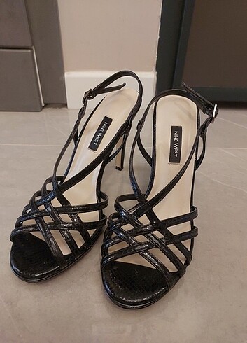 39 Beden siyah Renk Nine west 39 numara 9c topuklu bantlı ayakkabı