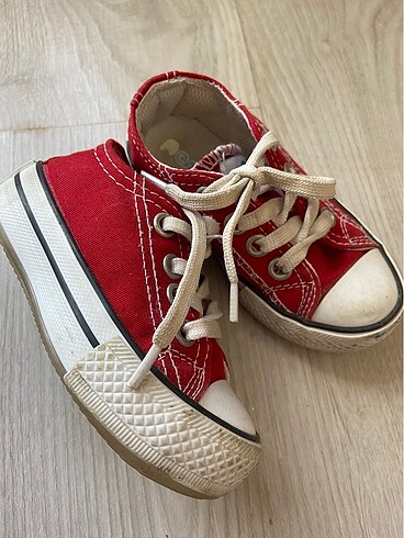 21 Beden Kırmızı bebek convers