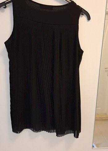 Siyah Piliseli yuvarlak Yaka Kolsuz Bluz - Görsel 2