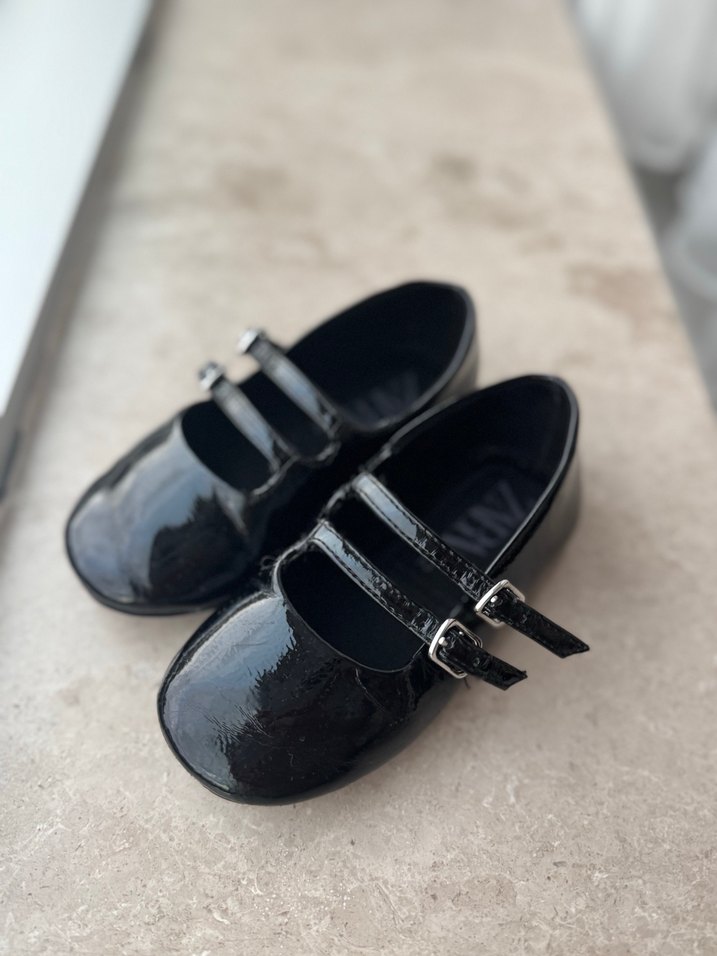 Kızlar için Siyah Yılan Desenli Tokalı Babet - Görsel 5