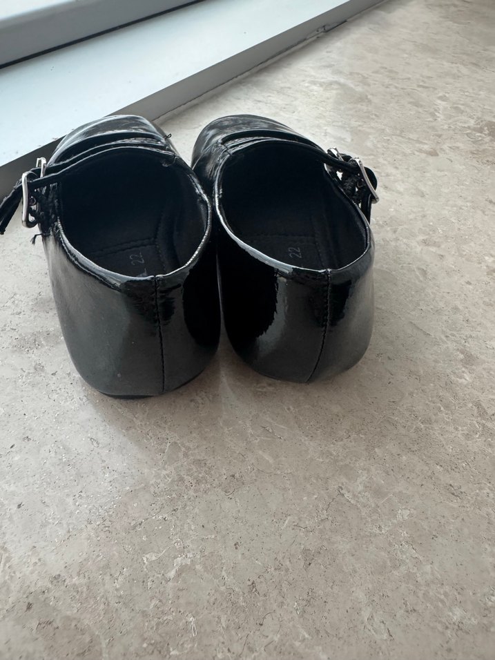 Kızlar için Siyah Yılan Desenli Tokalı Babet - Görsel 4