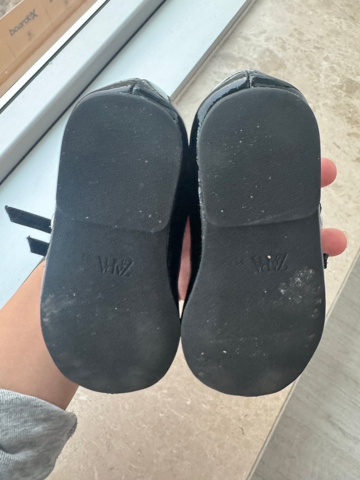 Kızlar için Siyah Yılan Desenli Tokalı Babet - Görsel 3