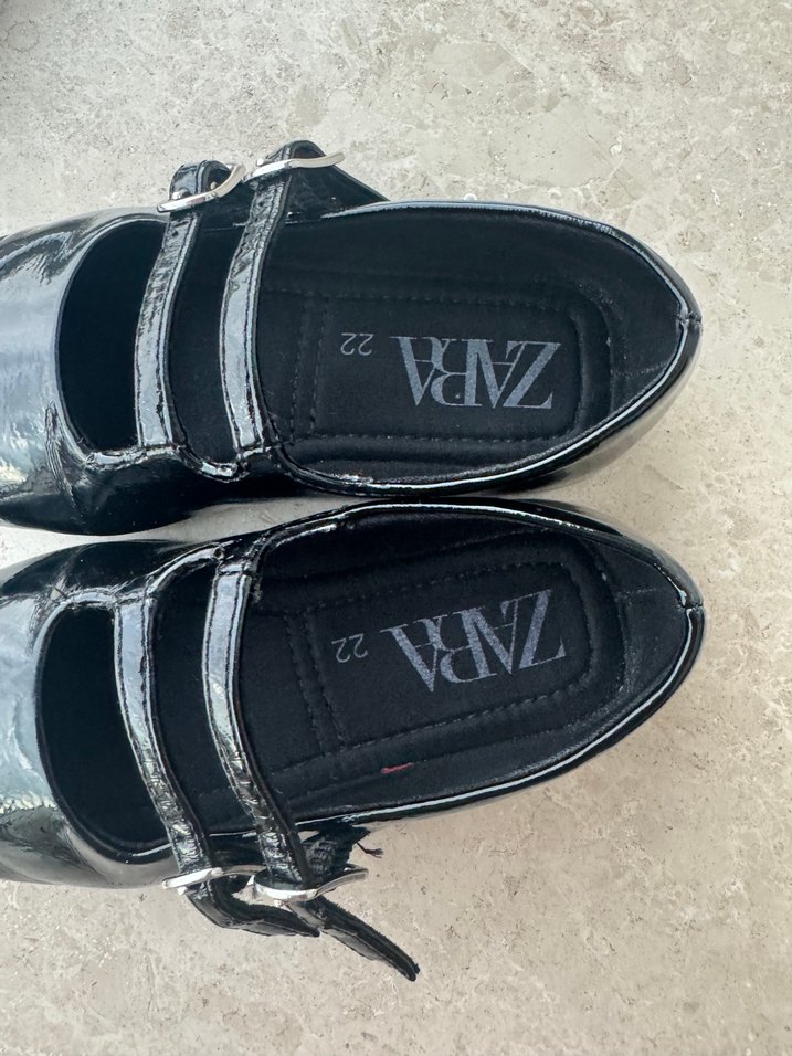 Kızlar için Siyah Yılan Desenli Tokalı Babet - Görsel 2