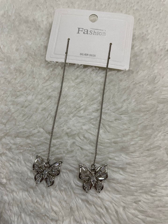 Uzun Zincirli Kelebek Motifli küpe - Görsel 2