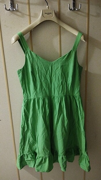 Yeşil fırfırlı elbise 