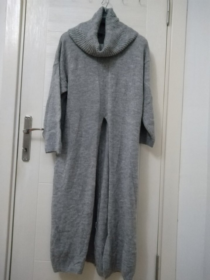 Gri Uzun Triko Elbise. Önden yırtmaçlı - Görsel 2