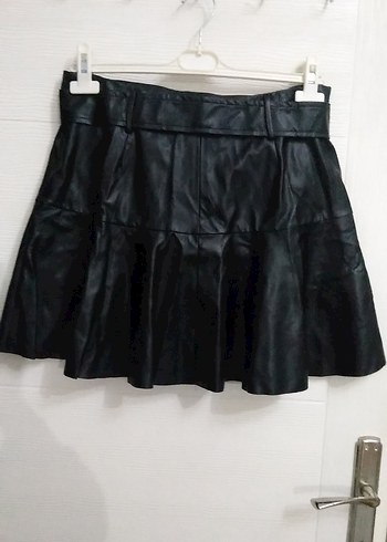 SIFIR ÜRÜN. ETİKETİ ÜSTÜNDE Kemerli Siyah Deri Mini Etek - Görsel 2