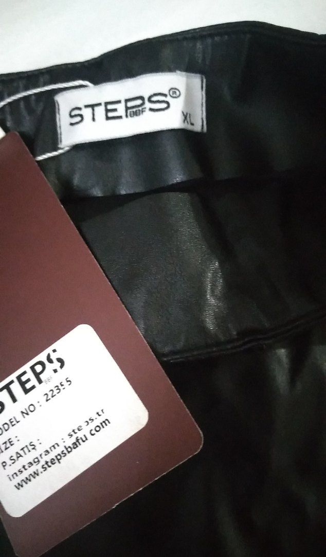 SIFIR ÜRÜN. ETİKETİ ÜSTÜNDE Kemerli Siyah Deri Mini Etek - Görsel 4