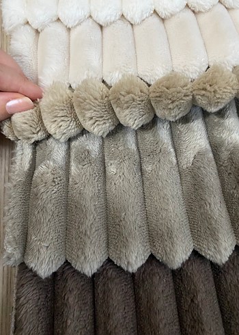 Beyaz Kürk Detaylı Mini Kadın Peluş - Görsel 4