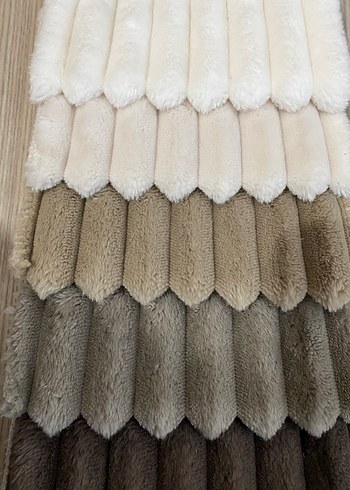 Beyaz Kürk Detaylı Mini Kadın Peluş - Görsel 3