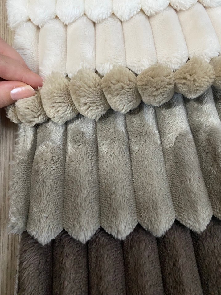 Beyaz Kürk Detaylı Mini Kadın Peluş - Görsel 4