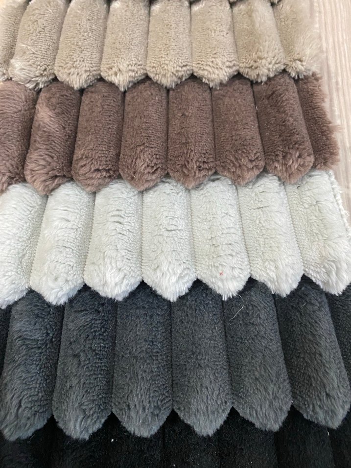 Beyaz Kürk Detaylı Mini Kadın Peluş - Görsel 5