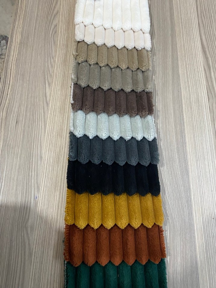 Beyaz Kürk Detaylı Mini Kadın Peluş - Görsel 2