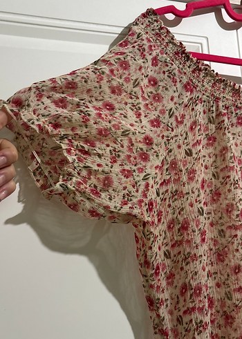 Pembe Çiçek Desenli Bohem Bluz omuz açık - Görsel 2