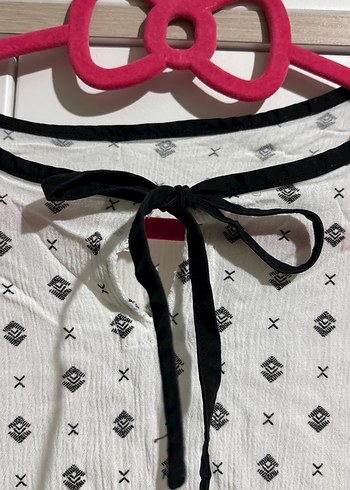 Düğmeli V Yakalı Kadın Bluz - Görsel 3