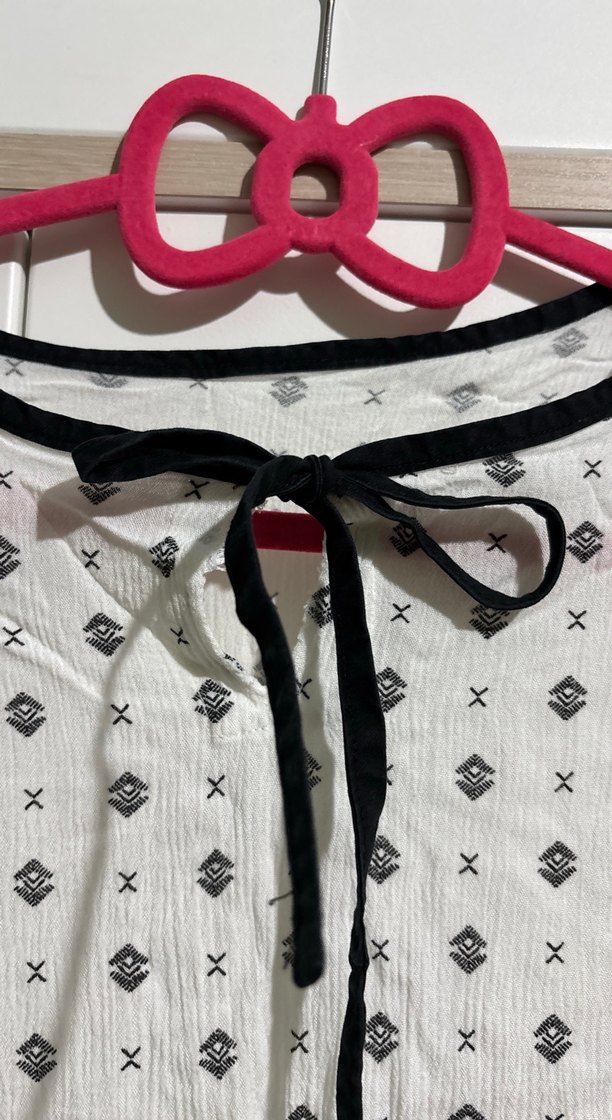 Düğmeli V Yakalı Kadın Bluz - Görsel 3